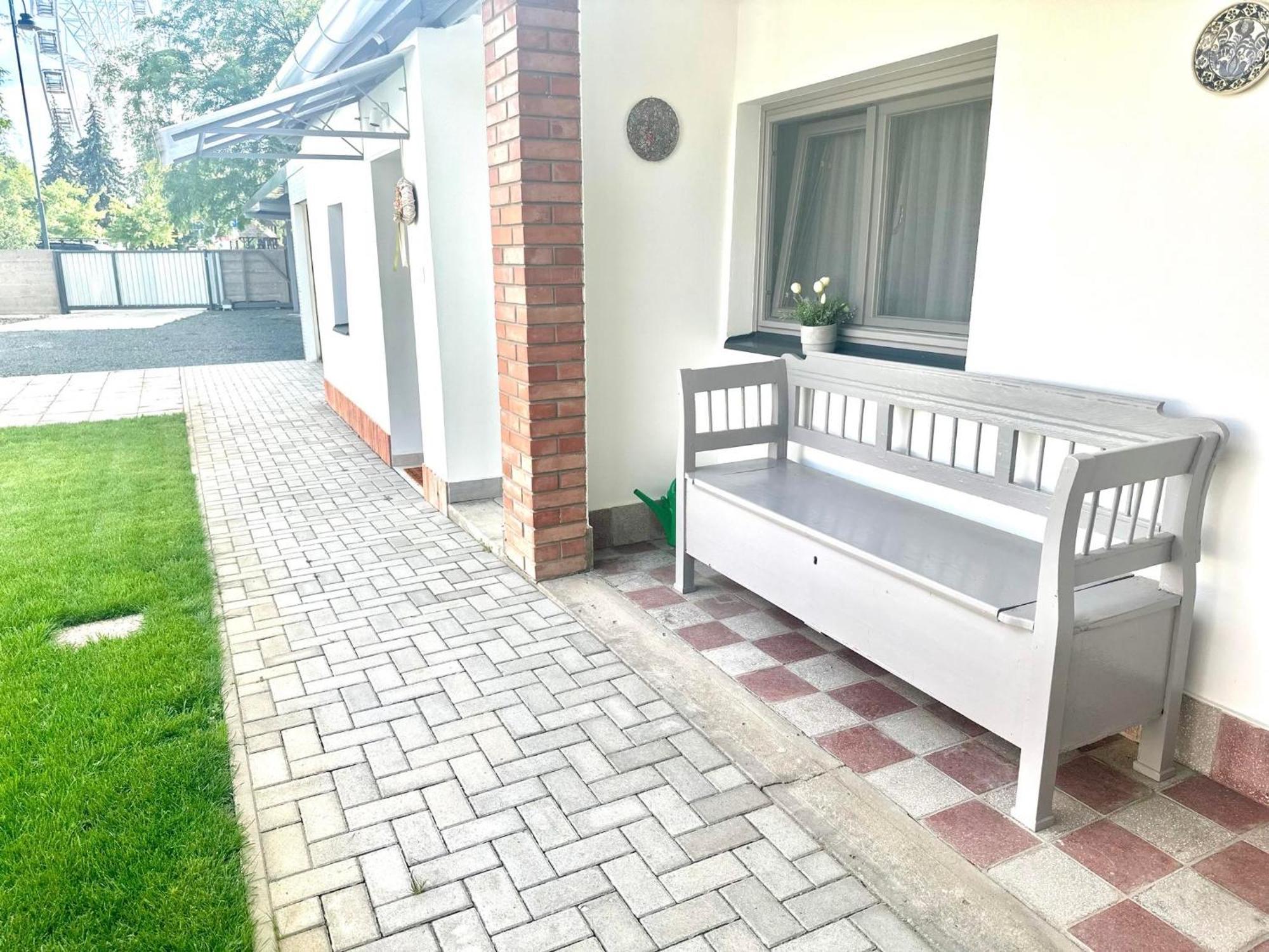 Tuenderkert Apartman Gyula Εξωτερικό φωτογραφία